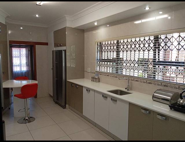 5 BEDROOM HOUSE FOR SALE IN SIGNAL HILL